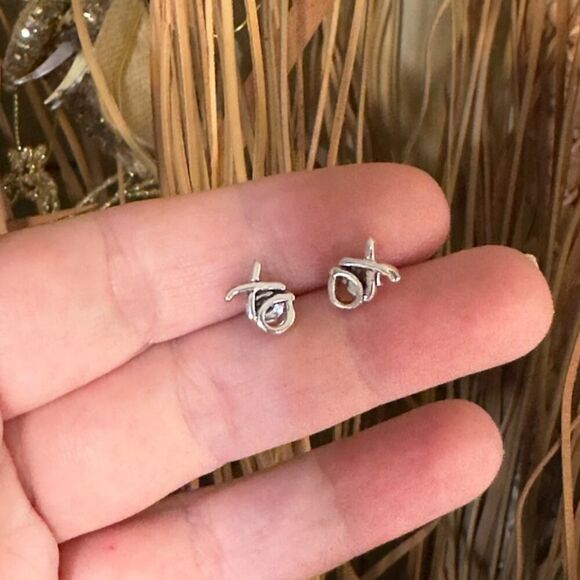 XO Sterling Silver Hugs And Kisses Stud Earrings - Picture 4 of 5